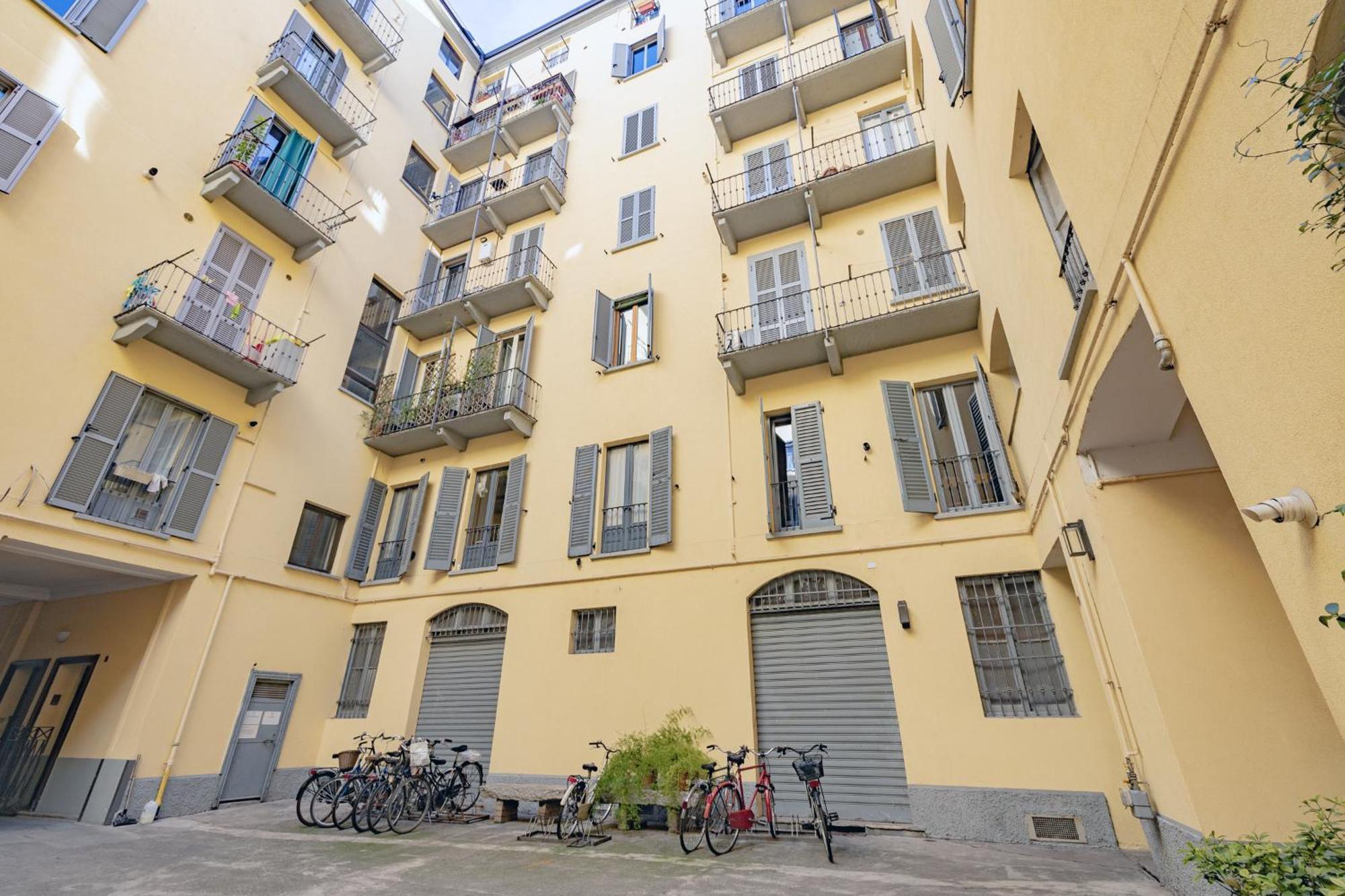 Vintage Gem - 8 Min Duomo Apartment Милано Екстериор снимка